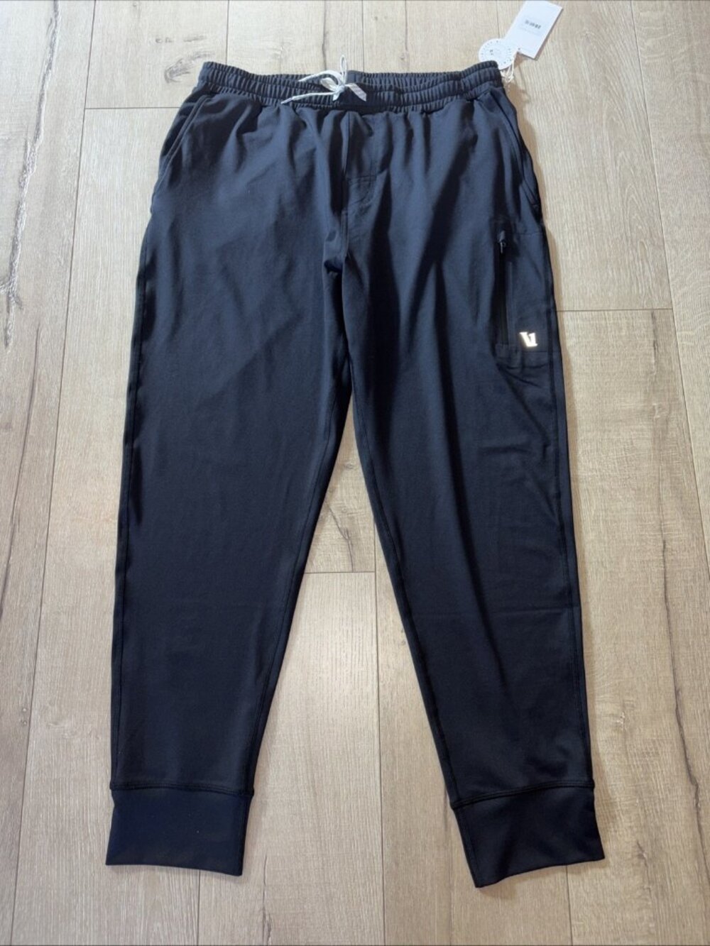 Vuori Sunday Performance Joggers 28” Black Men  Size L NWT V416